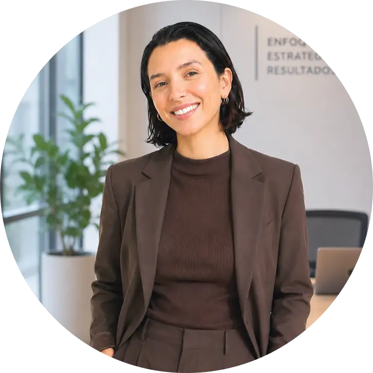 Steph Fornari Hrubisiuk, Diretora de RH, TI e Eficiência